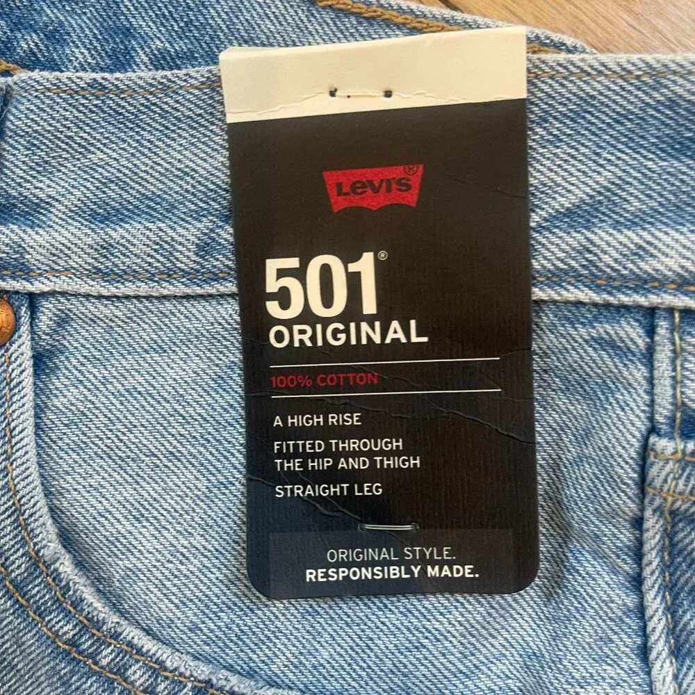 077  Levi's 501 Light Wash Studded Rhinestone Denim Jeans NWT SIZE 27 X 30 - Picture 7 of 7